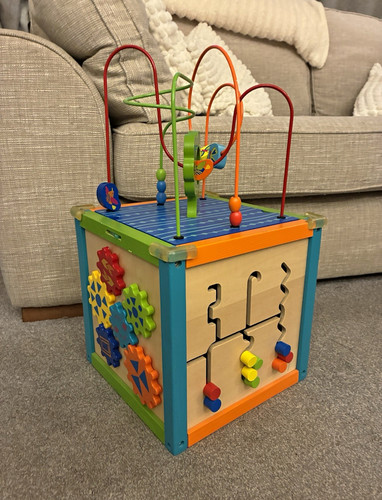 Wooden activity cube with bead - with,