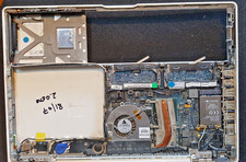 APPLE MACBOOK 13 A1181 MID 2007 2.0GHz LOGIC BOARD IN BOTTOM CASE 820-2279-A