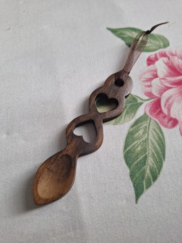 Stunning carved love spoon - stunning,
