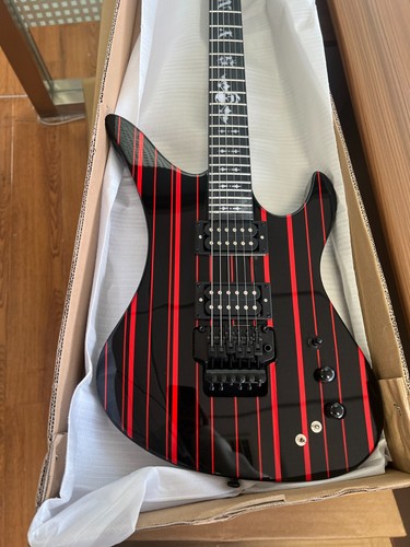 Black red synyster gates - black,