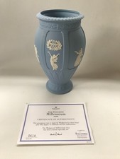 WEDGWOOD LARGE BLUE JASPERWARE MILLENIUM AD 2000 VASE WITH CERTIFICATE