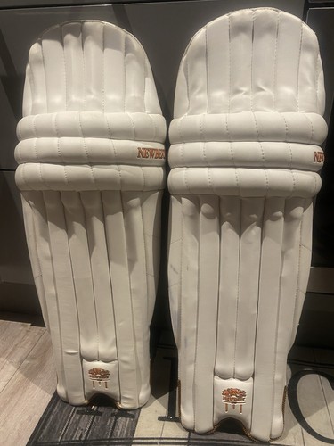 Newbery uzi cricket - uzi,