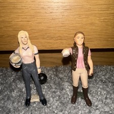 Schleich Horse Club Feeder And Groomer Figures 