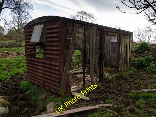 Photo 6x4 railway - wagon, shed