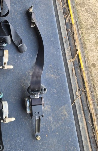 Toyota mr2 seat belt right - toyota,