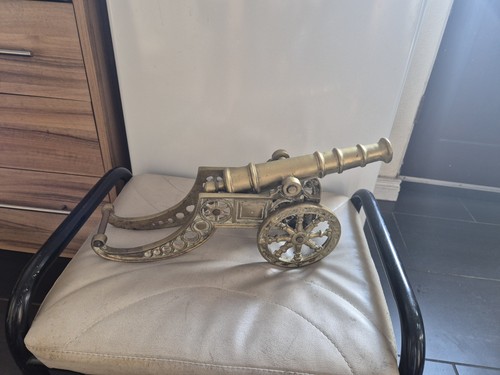 Collectable heavy solid - heavy, brass