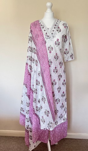 Purple and white piece - purple, 3