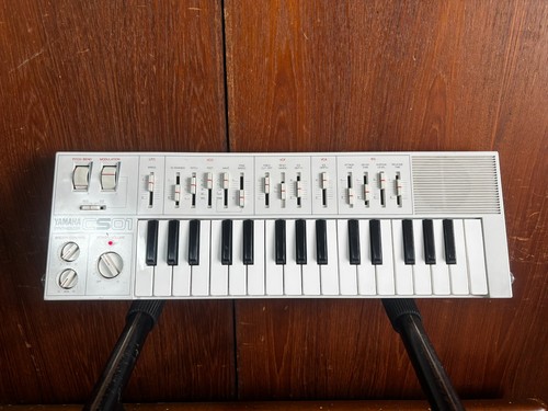 Yamaha cs01 rare white color - yamaha,