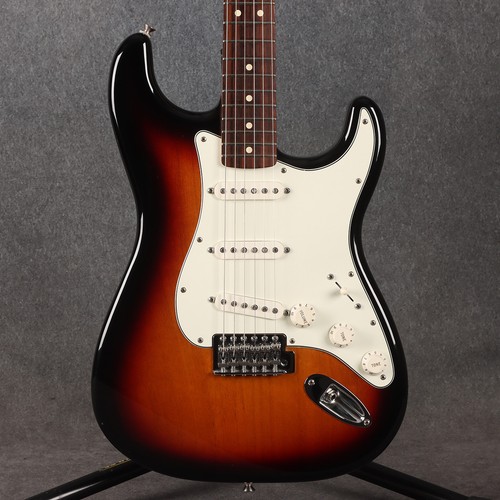 Fender standard stratocaster - fender,