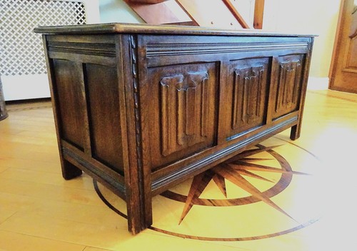 Antique style oak three - oak,