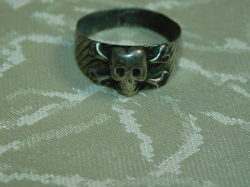 Cafeteria ring skull - 2, wk