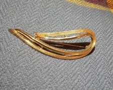 Lovely Gold Tone Brooch /
