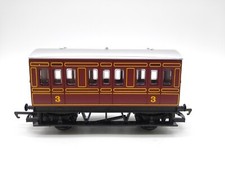 Hornby Four Wheel Coach Red /