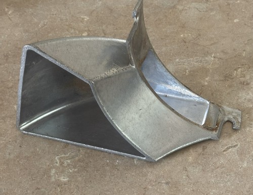 Discharge chute for santos - chute,