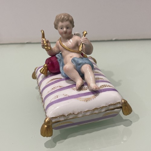 Meissen cherub pillow - cherub, box