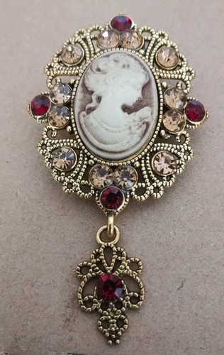 Gorgeous pin victorian style - gorgeous,