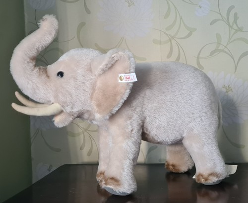 Beautiful large steiff - large,