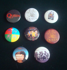 POP GROUPS / MUSIC PIN BADGES - QUEEN  -  30mm DIAMETER