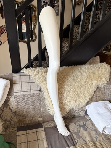 Female white fibreglass single - white,