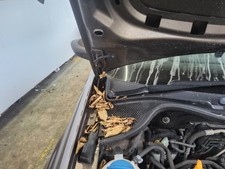 BONNET HINGE RH VOLKSWAGEN