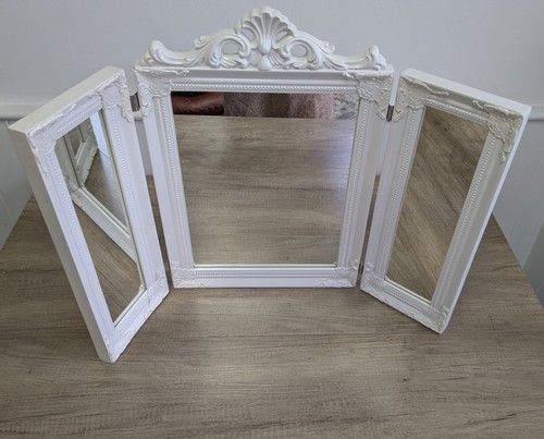 Triple white chic bedroom - white,