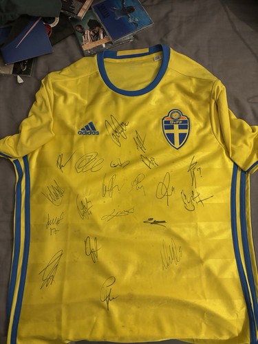 Signed sweden national team - signed,