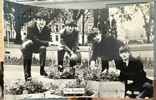 THE  BEATLES     - STAR PICS - PHOTO -  5 1/2 X 3 1/2 INCH