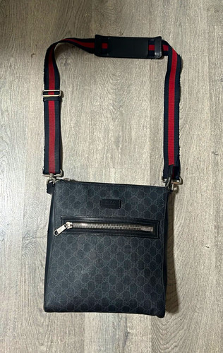 Gucci black small messenger - gg,