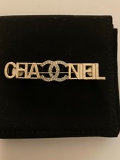 CHANEL authentic  brooch pin