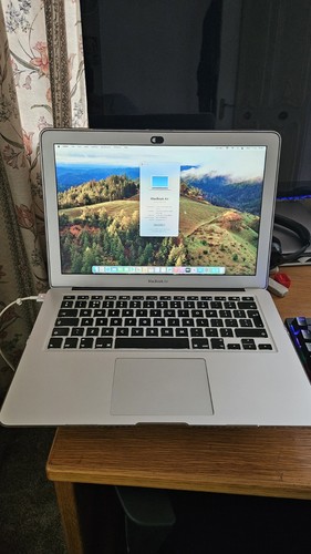 Macbook air a1466 laptop - 13.3",