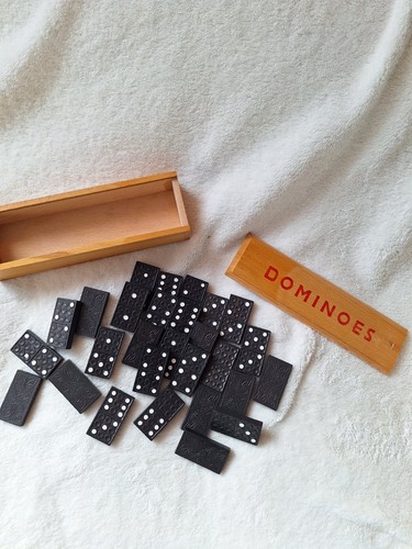 Dominoes old boxed set - dominoes,