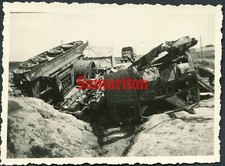 F1/5 WW2 ORIGINAL GERMAN WEHRMACHT PHOTO OF ABANDONED WRECKED SOVIET TANK