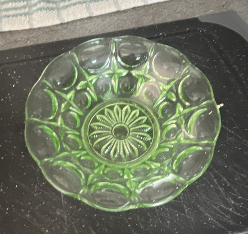 Green pressed glass - , starburst