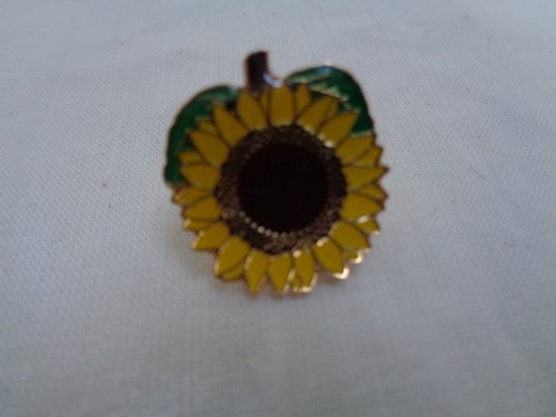 Vintage pin badge - vintage, stud