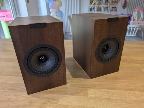 Kef meta bookshelf - q1,