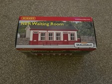 Hornby Skaledale NER Waiting