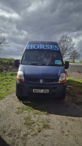 Horsebox conversion renault - horsebox,