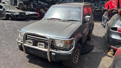 Mitsubishi shogun 1997 green - mitsubishi,