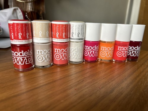 Models own nail - x,