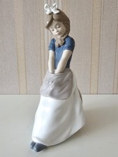 Nao By Lladro Figurine 0480 Girl Sitting On A Barrel. Daisa 1985 Year.