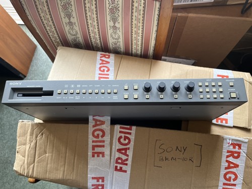 Sony bkm 10r - monitor, remote