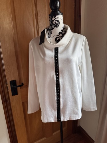 Peruzzi cream top with stud - cream,