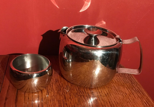 Old hall teapot 5 - pint),