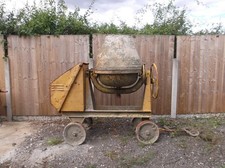 MaxiMixam Diesel concrete mixer  ( Good working order )