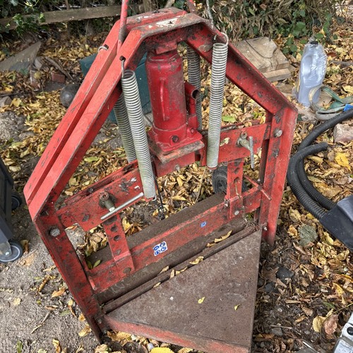 Concrete paving slab cutter - concrete,