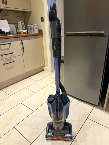 Shark powered lift - powered, lift-away