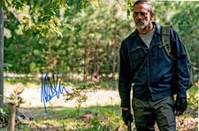 Jeffrey Dean Morgan - Walking
