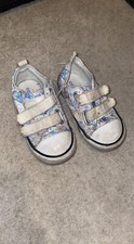 Girls Butterfly converse size 7 infant (need a wash) 