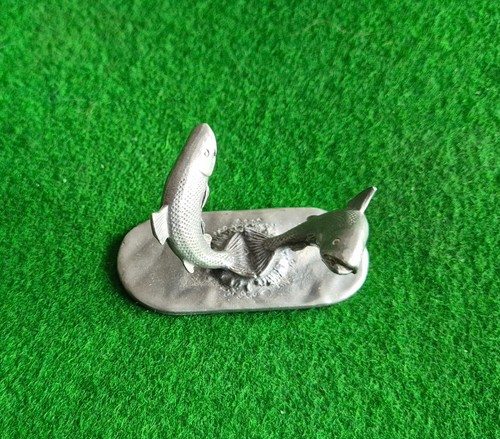 Pewter desk ornament two fish - ornament.,