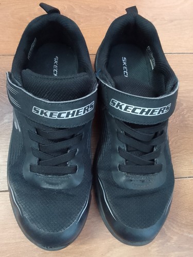 Pairs shoes sketchers - pairs, of
